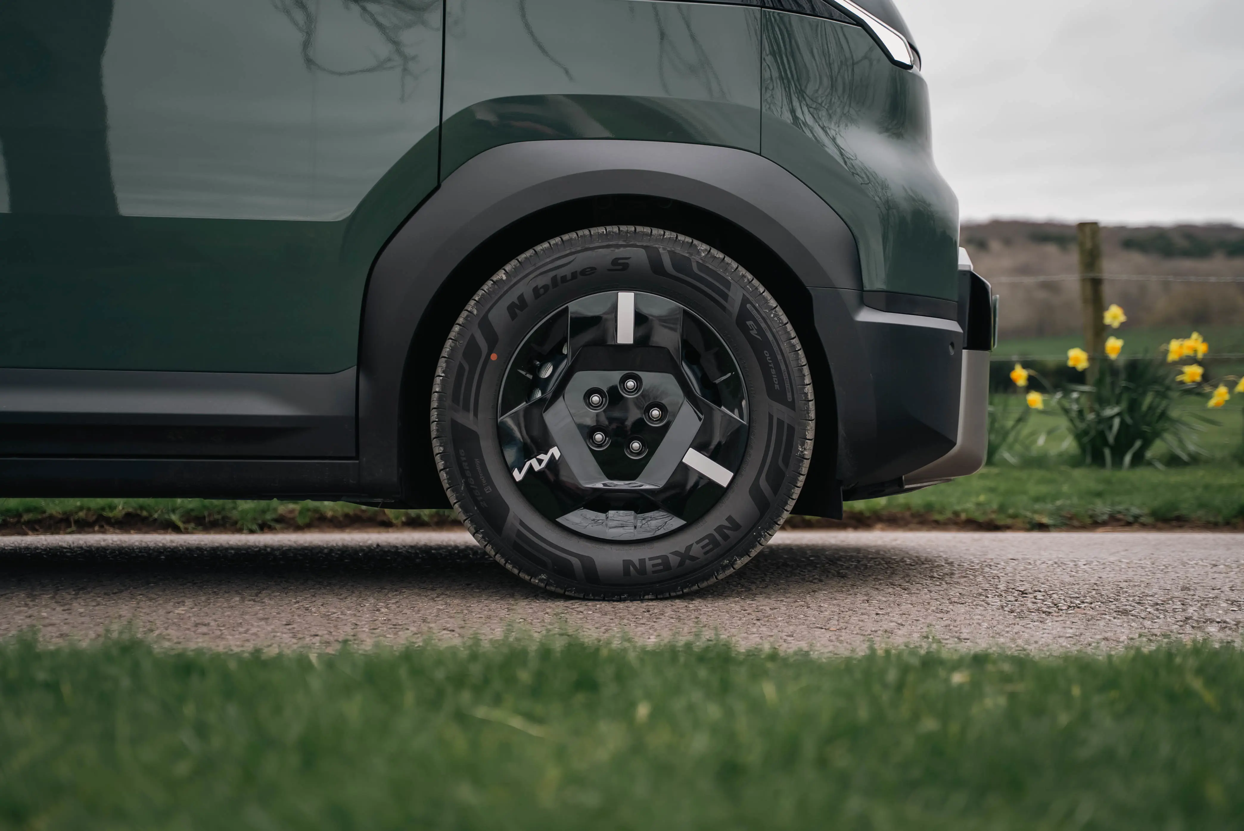 Kia PV5 Cargo L2 Electric 89KW Plus Standard Range 52KWH H1 Van Auto